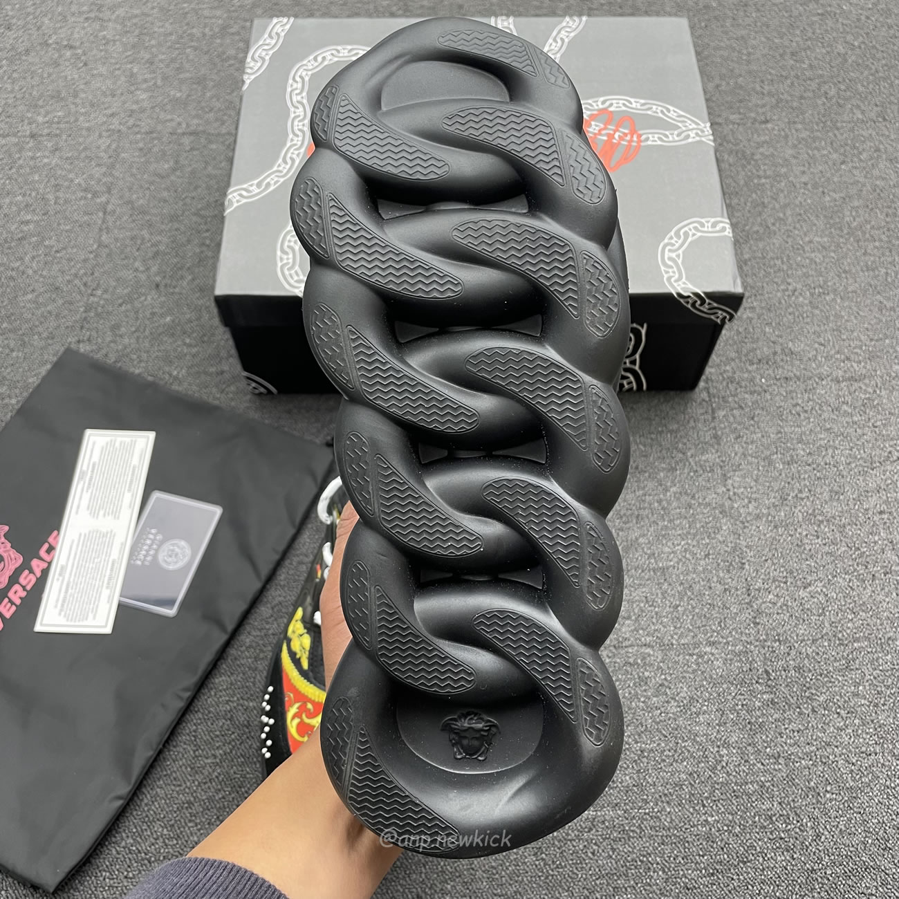 Versace Chain Reaction Sneaker (10) - newkick.cc